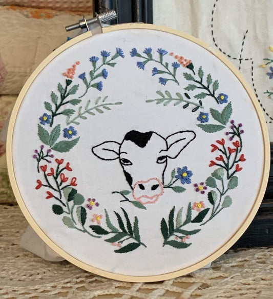 6"  Farmhouse Decor Cow Embroidery Pattern PDF